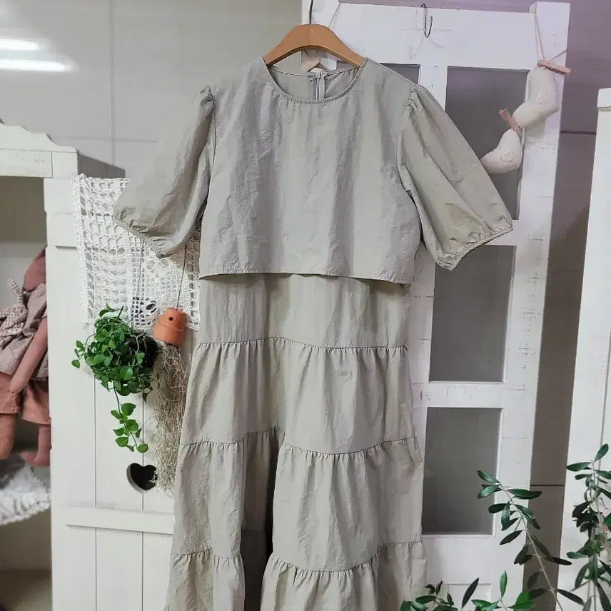 [BUNJANG] Beige Crinkle Fabric Tiered Dress Size 55 / 바스락 캉캉 원피스 55