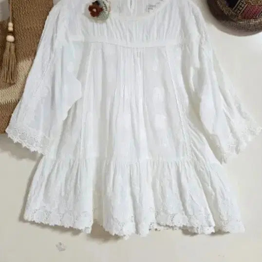 [BUNJANG] High-Quality Embroidered Lace Cream White Blouse / 고퀄자수레이스크림화이트블라우스