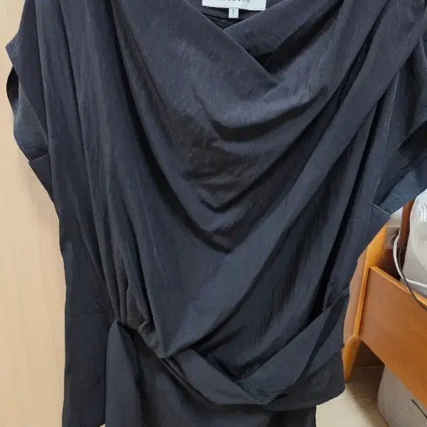 [BUNJANG] RAIVE Drape Blouse Size 2 / 레이브 드레이프 블라우스 2