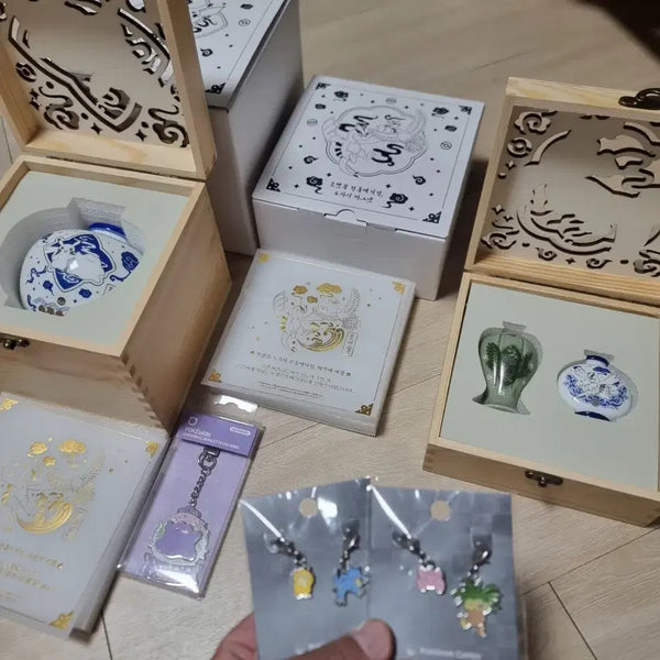 [BUNJANG] Pokemon Traditional Edition Ceramic & Magnet Set with Meta-mon, Go-ra-pa-duck, Na-shi Keychains / 일괄)포켓몬 전통에디션 도자기,도자기 마그넷 메타몽 키링 고라파덕 나시