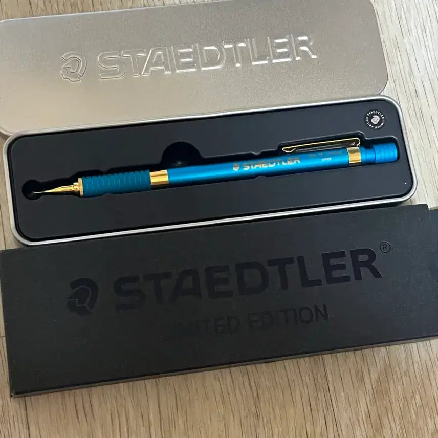 [BUNJANG] Limited Edition Steadtler 925 35 Cyan Blue Drafting Pencil / [단종] 스테들러 925 35 한국 한정판 시안 블루 팝니다.