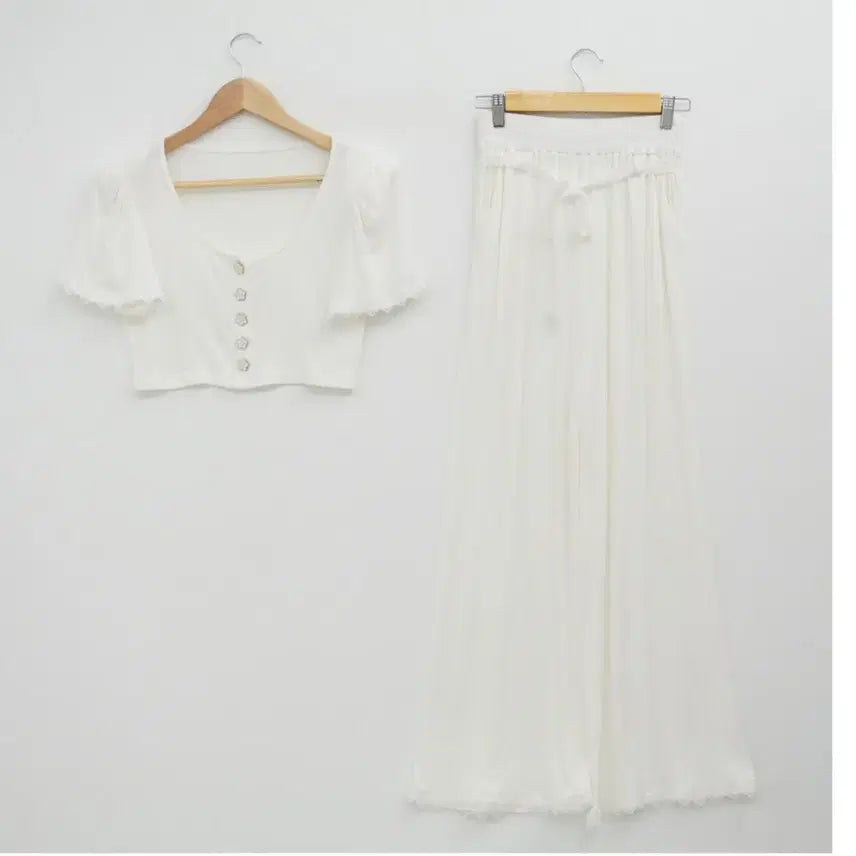 [BUNJANG] White Cropped Short Sleeve Top and Wide Pants Set / 화이트 크롭 반팔 상의 와이드 팬츠 세트