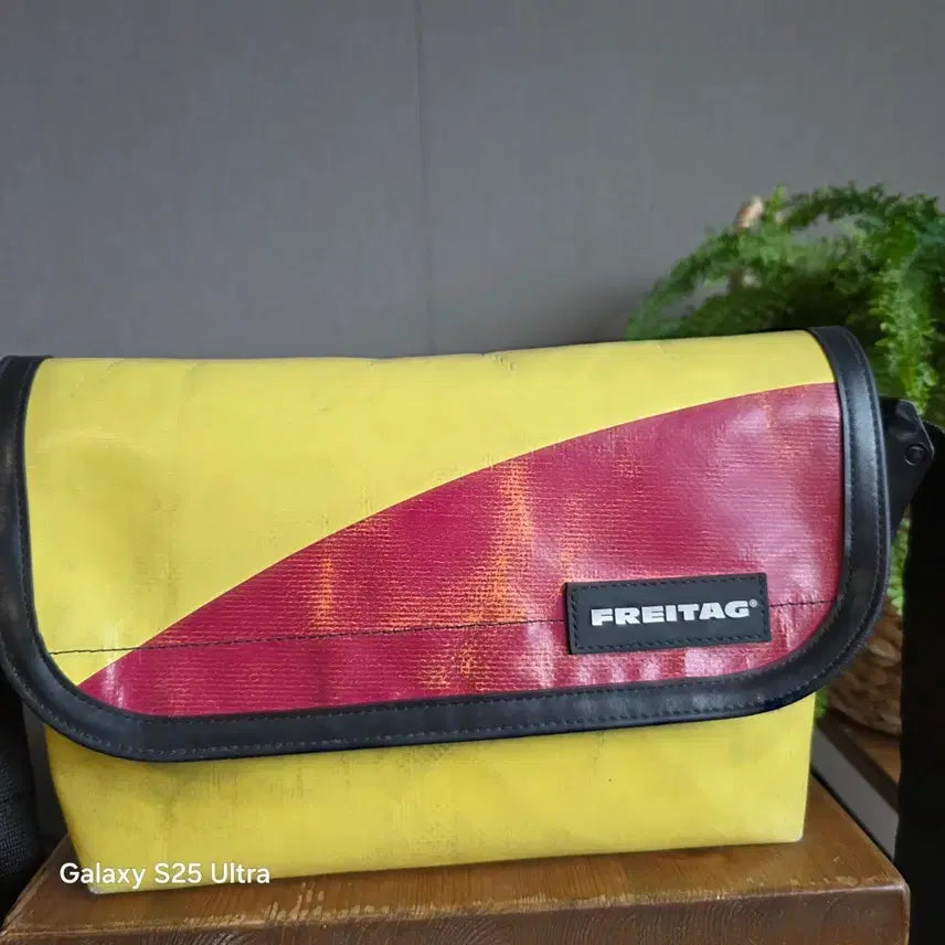 [BUNJANG] Freitag Messenger Bag Yellow Red / 프라이탁 메신저백 옐로우 레드