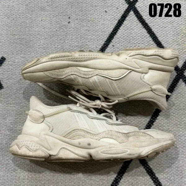 [BUNJANG] Adidas Ozweego Sneakers Beige 265 / 아디다스 오즈위고 스니커즈 베이지265