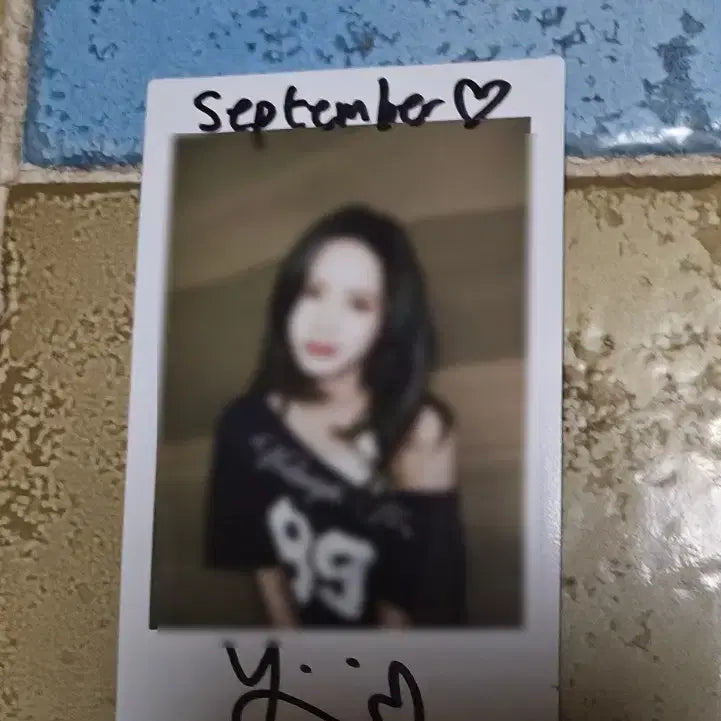 [BUNJANG] ICHILLIN Jiyoon Signed Polaroid / 아이칠린 지윤 싸인 폴라로이드