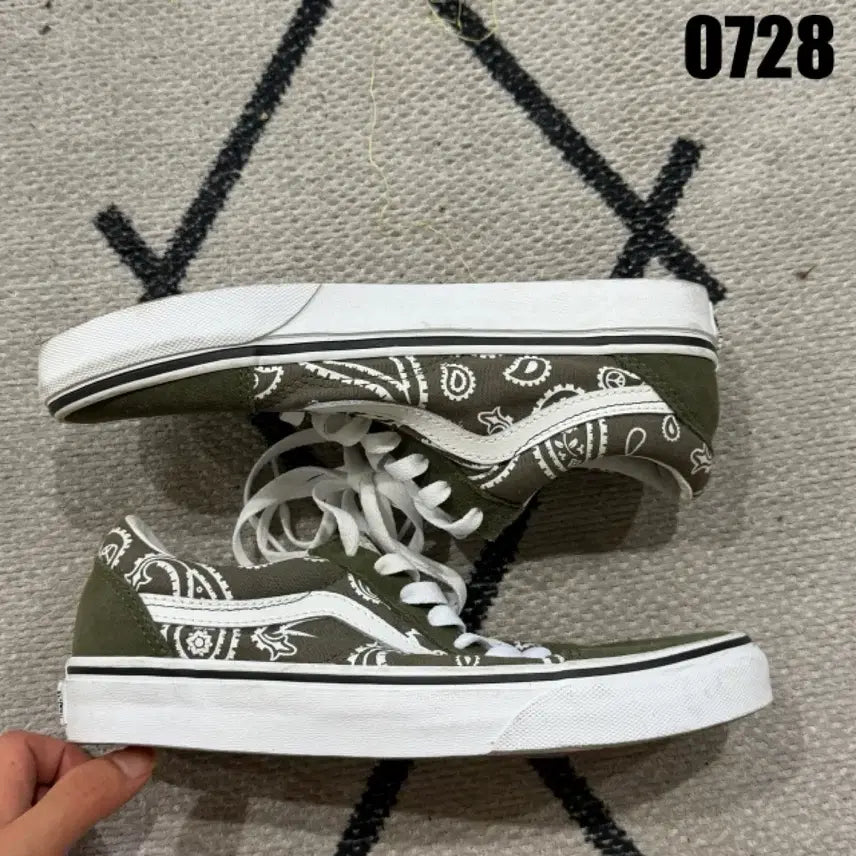 [BUNJANG] Vans Old Skool Khaki Paisley Sneakers (235) / 반스 올드스쿨 카키 페이즐리 235