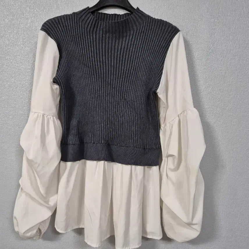 [BUNJANG] Balloon Sleeve Knit Contrast Blouse Size 66 / 벌룬소매 니트배색 블라우스 66