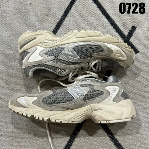 [BUNJANG] New Balance 9060 Grey 240 / 뉴발란스 9060 그레이 240