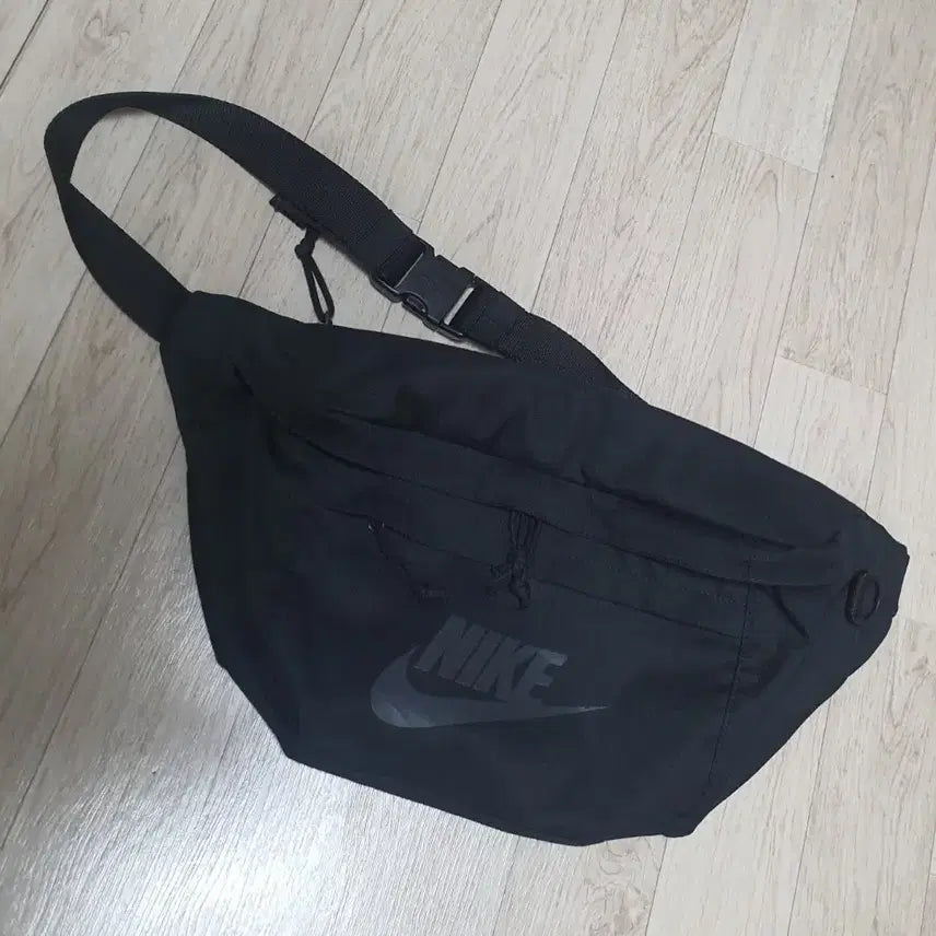 [BUNJANG] Nike Authentic Sling Bag Crossbody / 나이키 정품 슬링백 가방 크로스백 완전좋아요