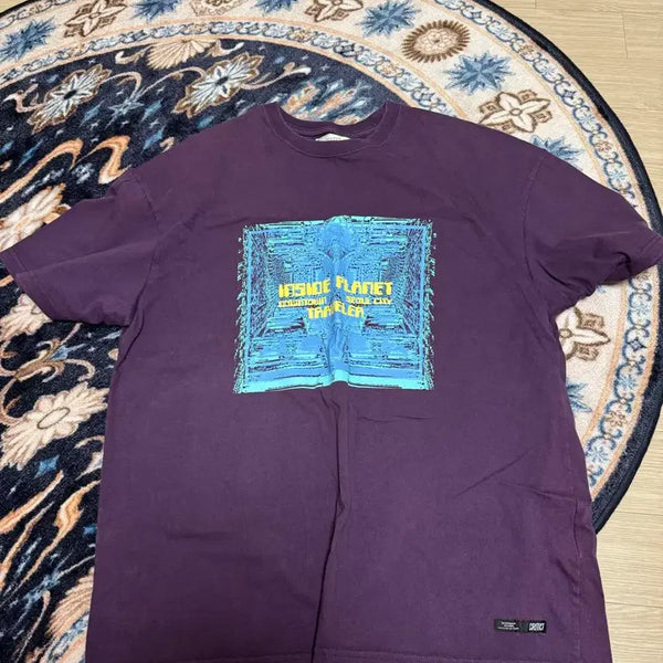 [BUNJANG] Critic Purple Graphic Short Sleeve T-Shirt / 크리틱 반팔티