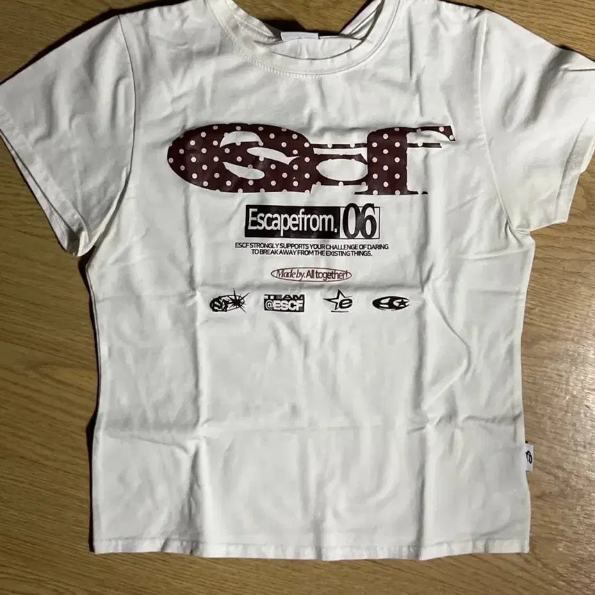 [BUNJANG] Escapefrom Paris Slim Fit T-Shirt / 이스케이프프롬 슬림핏 반팔티