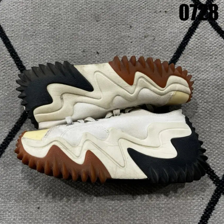 [BUNJANG] Adidas Reliant Sneakers White Black Brown 235 / 아디다스 릴레인 스니커즈 화이트 블랙 브라운 235