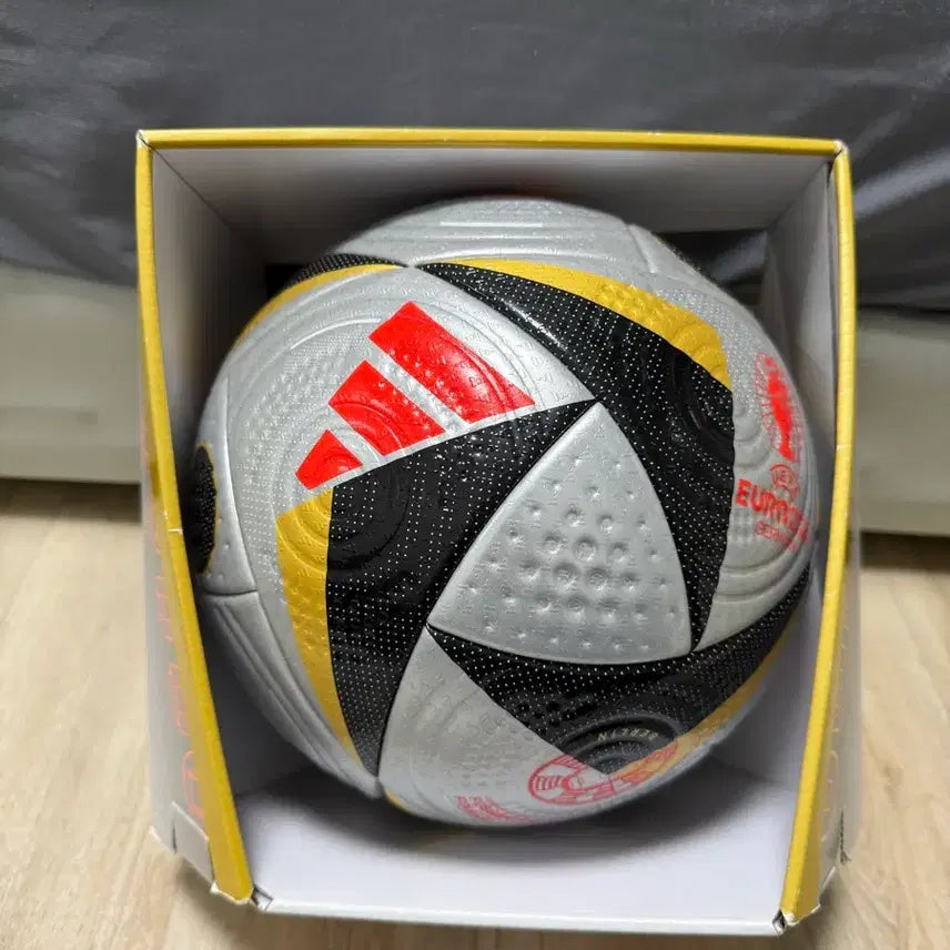 [BUNJANG] Adidas Fussballliebe Finale Euro 2024 Official Match Ball / 아디다스 유로2024 결승 축구공 푸스발리베피날레