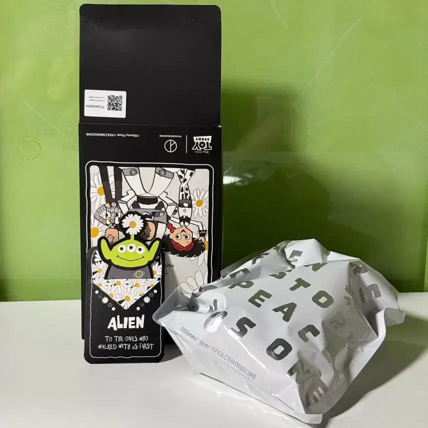 [BUNJANG] PEACEMINUSONE x Toy Story Alien Plush Keychain / 피스마이너스원 x 토이 스토리 더 퍼스트팬 플러시 키링 알린