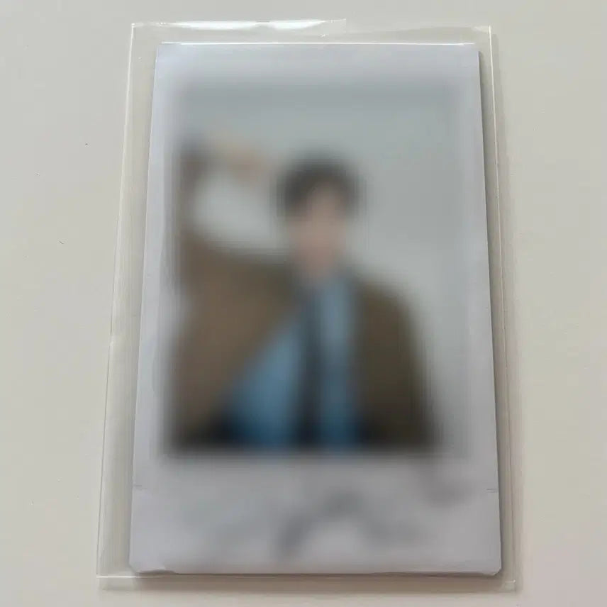 [BUNJANG] Kim Seon Ho Autographed Polaroid Photo / 배우 김선호 친필 사인 폴라로이드