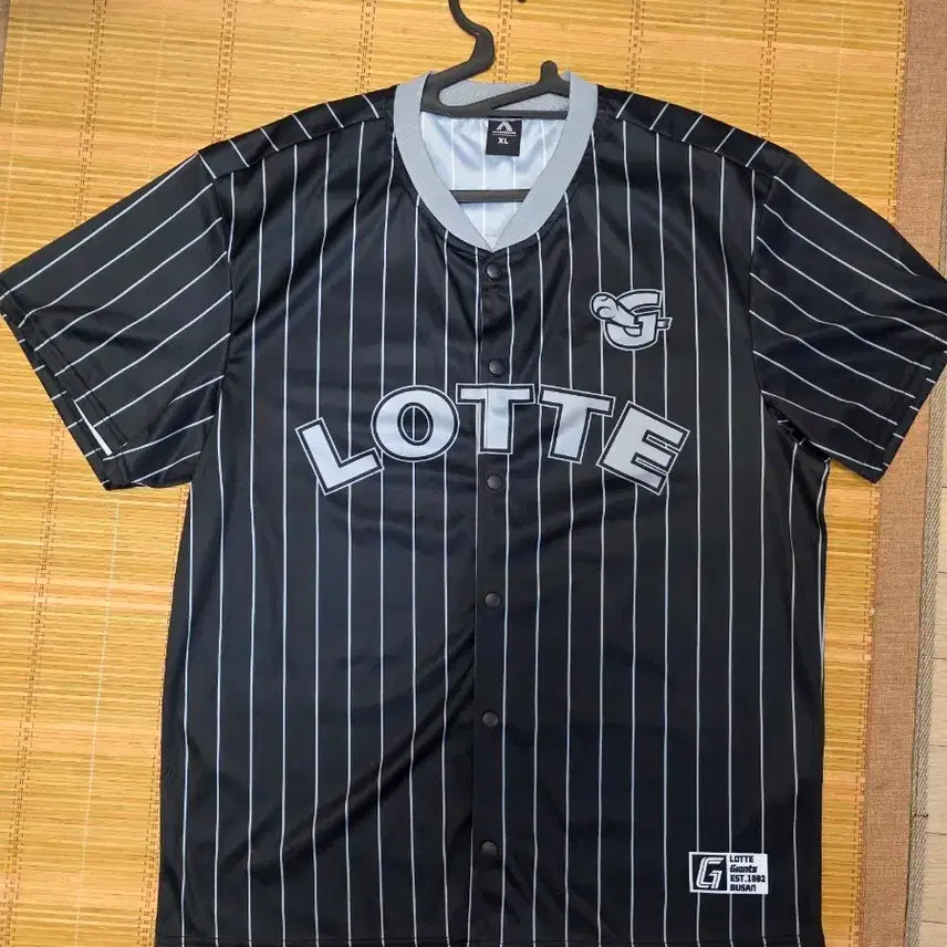 [BUNJANG] Lotte Giants 2026 Old Stripe Distribution Uniform XL / 26 롯데자이언츠 블랙 올드 스트라이프 배포용 유니폼 XL