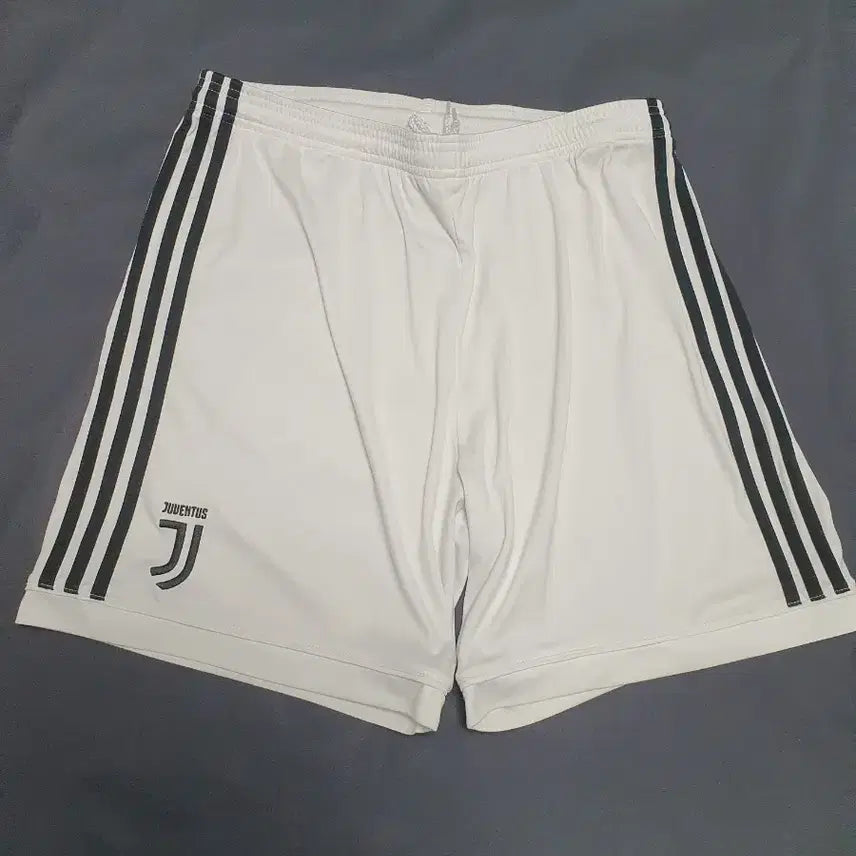 [BUNJANG] Adidas Juventus FC 2017-2018 Home Shorts White / 아디다스 유벤투스 FC 홈 져지 반바지 화이트
