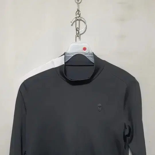 [BUNJANG] AMCR Women's Spring/Autumn Golf Long-Sleeve T-Shirt Black / 0006) 어메이징크리(AMCR) 여성 춘추 골프 긴팔티셔츠