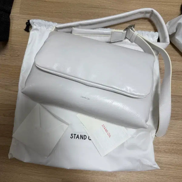 [BUNJANG] Standoil Fluffy Mini Crossbody Bag White / 스탠드오일 플러피 미니 화이트