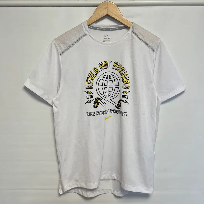 [BUNJANG] Nike Swoosh Dri-FIT Running T-Shirt White / [정품/해외M] 나이키 스우시 드라이핏 화이트 런닝 반팔 티셔츠