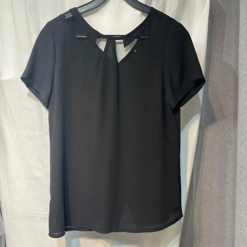 [BUNJANG] Premium Korean Made Black Short Sleeve Cut-Out Blouse / 고급 국산. 블랙 반팔 컷아웃 셔츠 블라우스
