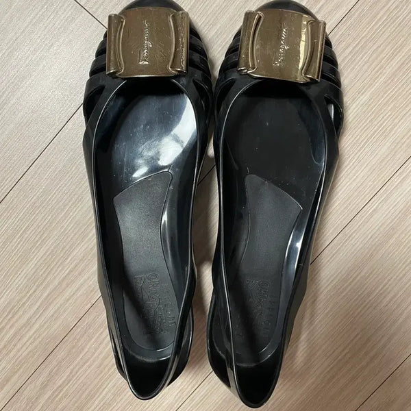 [BUNJANG] Salvatore Ferragamo Gancini Jelly Flats Black / 페라가모 간치니 젤리 슈즈 블랙