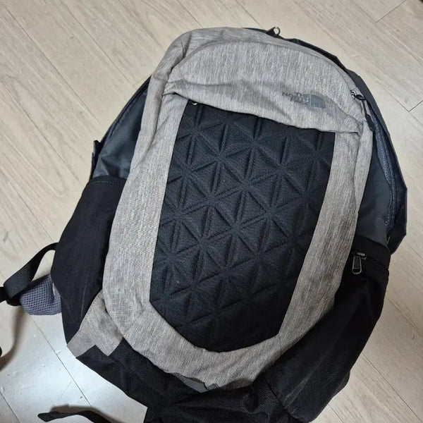 [BUNJANG] The North Face Backpack Grey/Black / 노스페이스 백팩 회색/검정