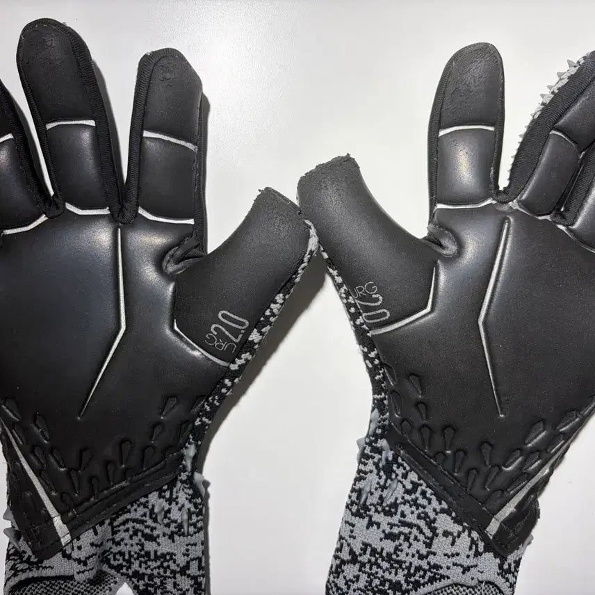 [BUNJANG] Football Monster Goalkeeper Gloves URG 2.0 / 풋볼 몬스터 사용감있는 골키퍼장갑