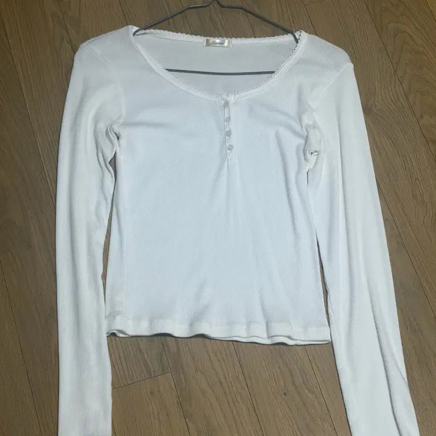 [BUNJANG] Made Jennie O Henryneck Lace T-Shirt / [made] 제니오 헨리넥 레이스 티셔츠