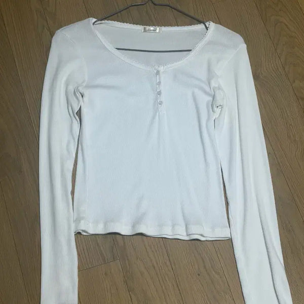 [BUNJANG] Made Jennie O Henryneck Lace T-Shirt / [made] 제니오 헨리넥 레이스 티셔츠