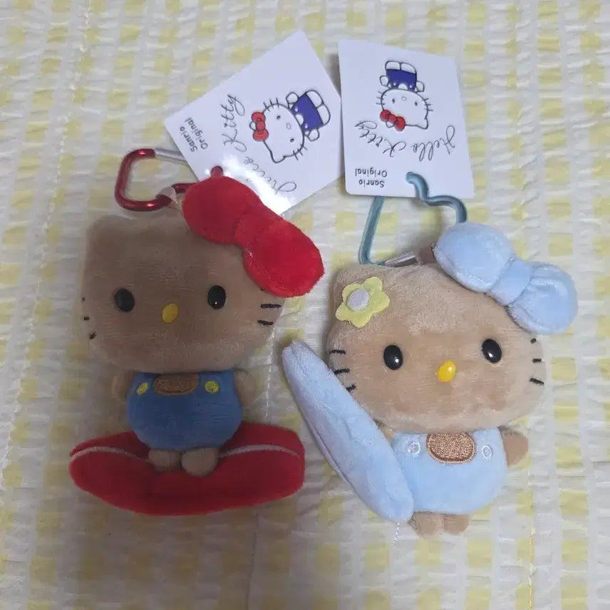 [BUNJANG] Hello Kitty Surfing Heart Carabiner Keychain Set (2 pcs) / [새상품]서핑 헬로키티 하트 카라비너 키링 2개 세트 일괄