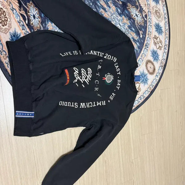 [BUNJANG] Romantic Crown Black Sweatshirt / 로맨틱크라운 블랙 맨투맨