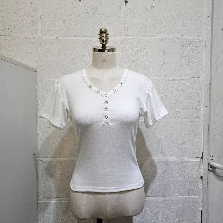 [BUNJANG] V-Neck Basic Short Sleeve Top - White / 허리라인 똑딱단추 브이넥 무지 반팔- 화이트