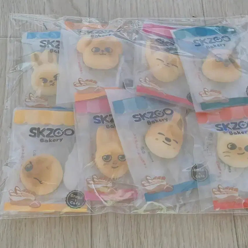 [BUNJANG] Stray Kids SKZOO Bakery Gacha Set / 스트레이키즈 SKZOO 베이커리 가챠 8종 세트