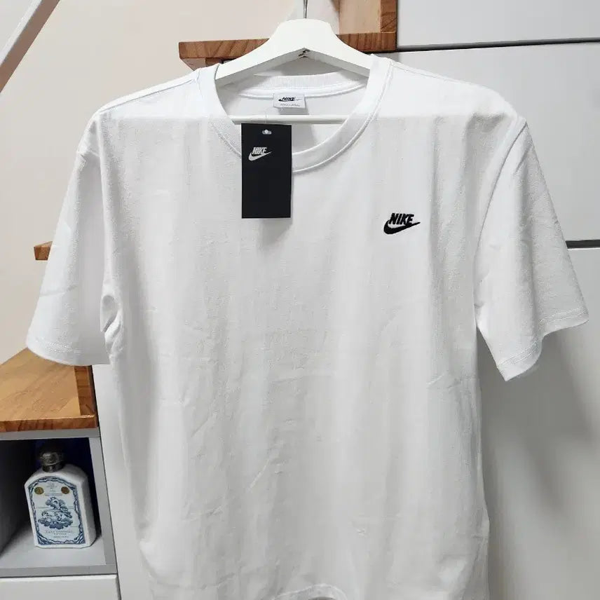 [BUNJANG] Nike Basic Logo Short Sleeve T-Shirt White Men's M / Women's L / [미착용&새제품/반택] 나이키 기본 로고 반팔티 화이트 남자M/여자L [택있는새상품]