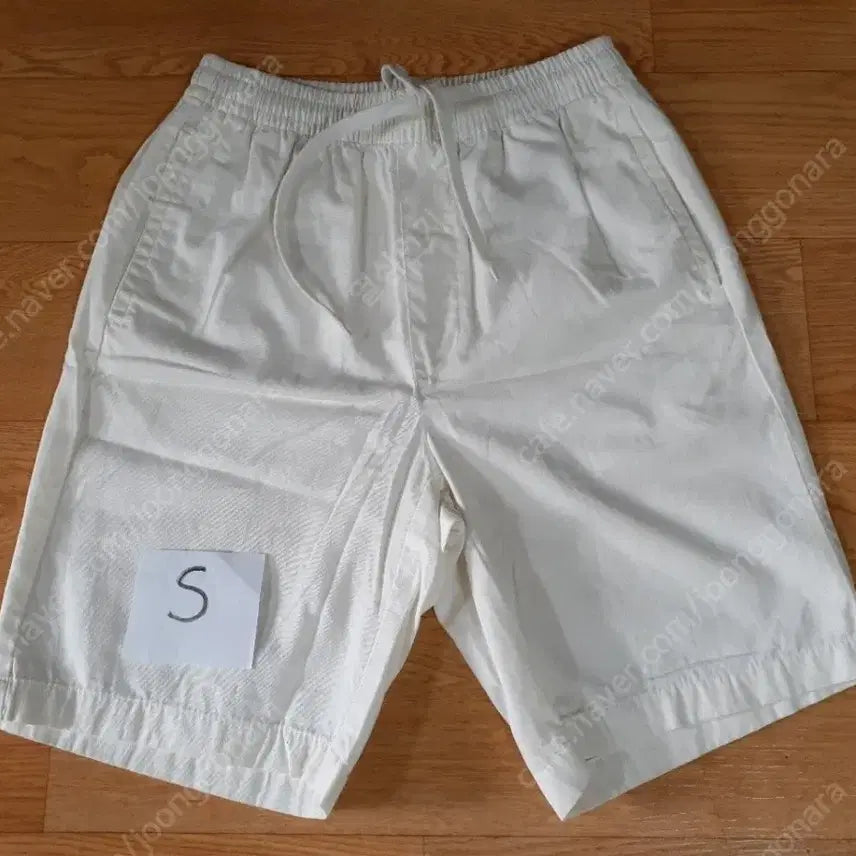 [BUNJANG] Comfortable White Casual Shorts / 반바지 예쁜니다 허리가고무줄입니다 편하게 입부세요 2000