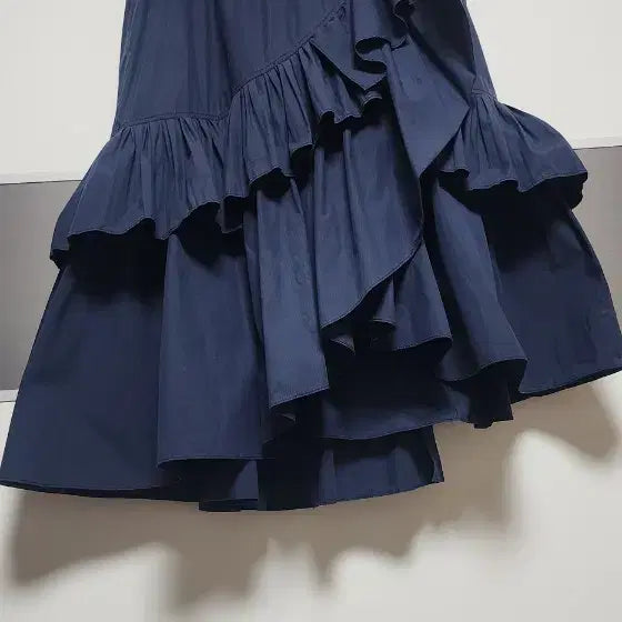 [BUNJANG] Lucky Chouette Ruffled Asymmetrical Skirt / 럭키슈에뜨 러플 스커트입니다