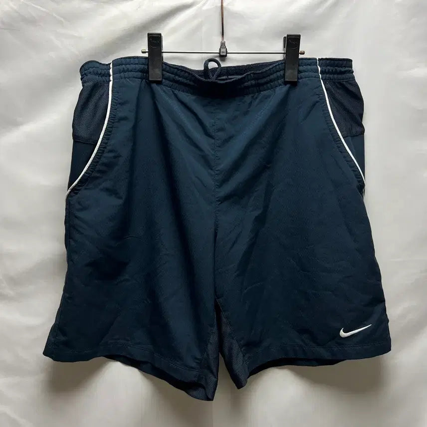 [BUNJANG] Nike Swoosh Dri-FIT Navy Shorts L / [정품/L] 나이키 스우시 드라이핏 네이비 반바지 숏팬츠