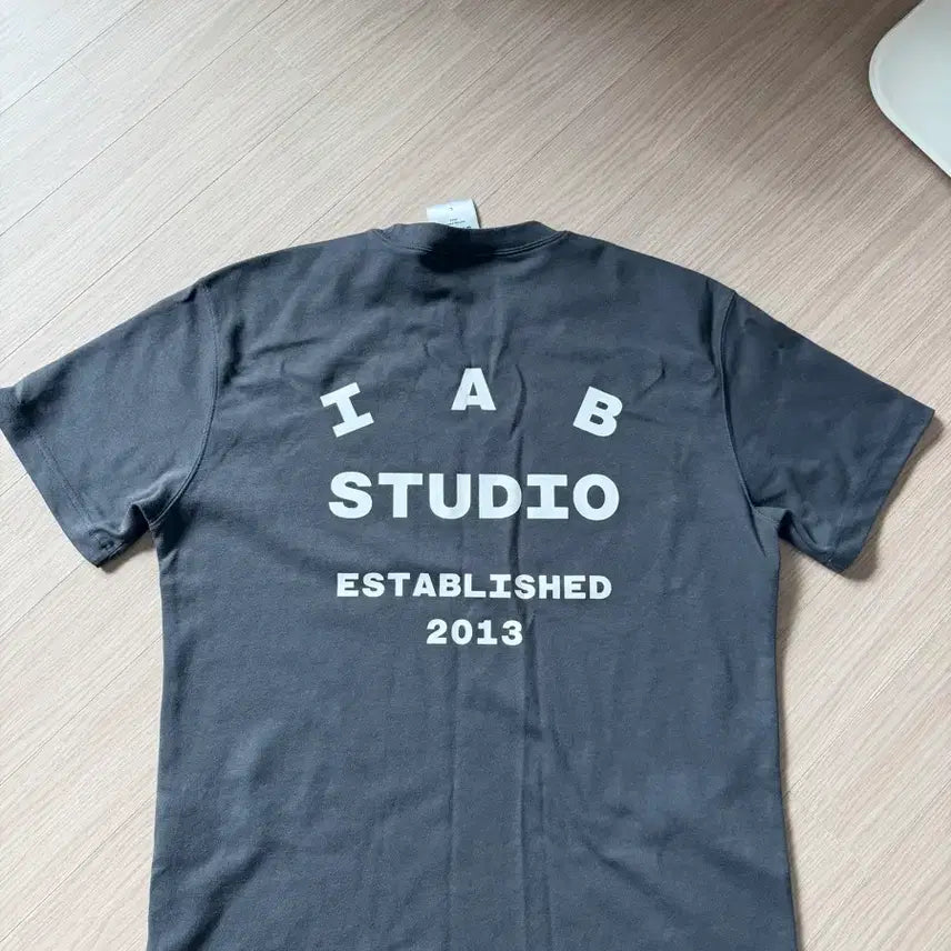 [BUNJANG] 26iApp Short Sleeve T-Shirt Charcoal L / 26아이앱 반팔 차콜 L 사이즈 정품