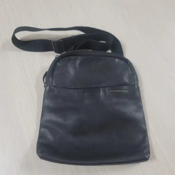 [BUNJANG] Mandarinaduck Black Leather Crossbody Bag / 만다리나덕 블랙 가죽 크로스백