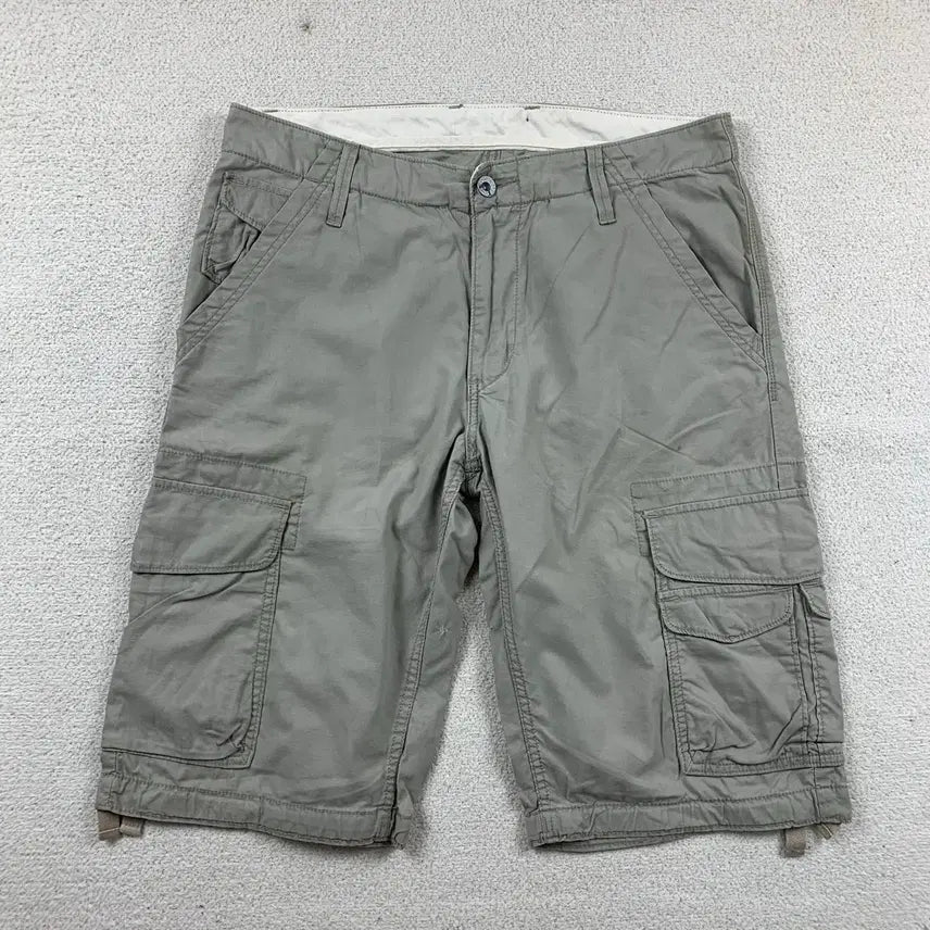 [BUNJANG] Levi's White Tab Utility Pocket Cargo Shorts / 리바이스 화이트탭 유틸리티 포켓 카고 쇼츠