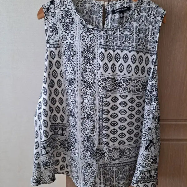 [BUNJANG] Plastic Island Sleeveless Blouse / 플라스틱 아일랜드 민소매 블라우스