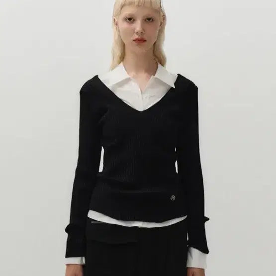 [BUNJANG] Midnight Move Black V-Neck Ribbed Knit / 미드나잇무브)블랙 브이넥 골지 니트