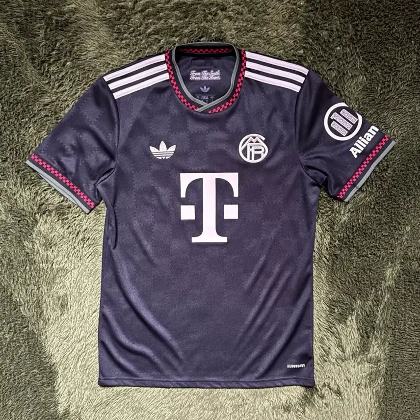 [BUNJANG] Adidas FC Bayern Munich 2025/26 3rd Jersey - Black Halo Ivory (S) / [S] 아디다스 FC 바이에른 뮌헨 2025/26 3rd 저지 블랙 헤일로 아이보리 - KR 논마킹