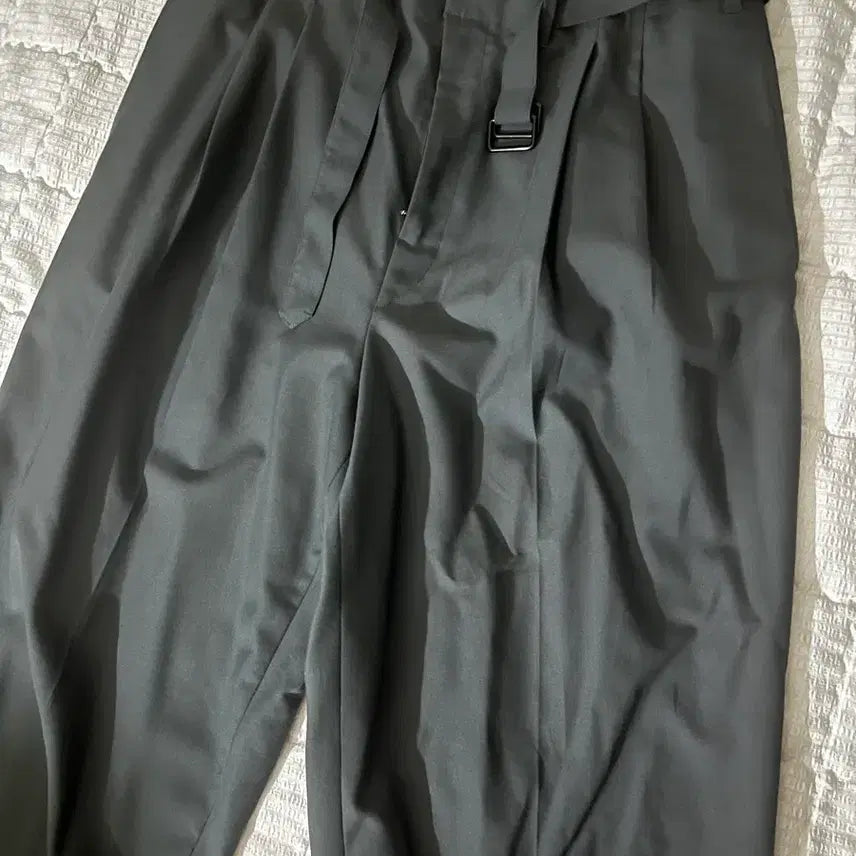 [BUNJANG] Lemaire Belted Pleated Pants Iron / [50] 르메르 벨티드 플리츠 팬츠 아이언