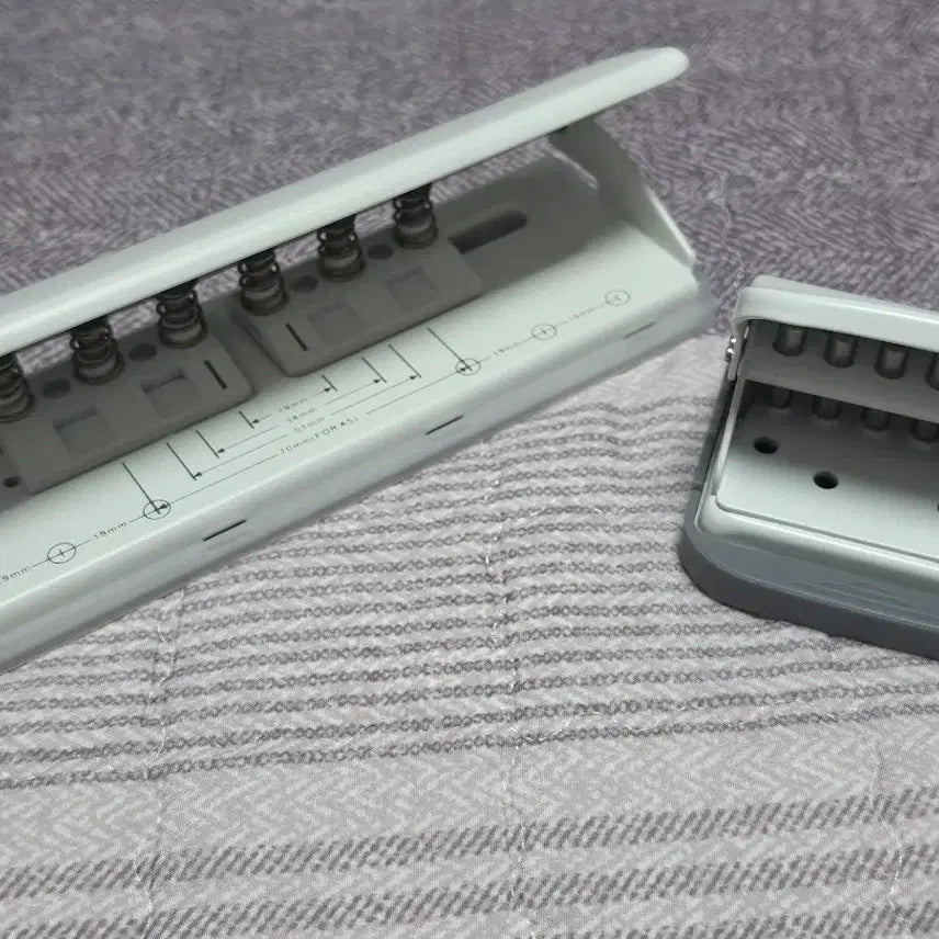 [BUNJANG] 6-Hole Loose-Leaf Binder Punch for A5, B5, A6, A7, Personal, Pocket, M5, M6 Size / a6 바이블 a7 포켓 m6 m5 호환 6공 다이어리 루즈리프 바인더 20공 전용 펀치 타공기
