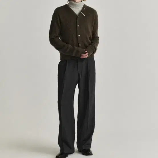 [BUNJANG] WavyNess Button Point V-Neck Cardigan Size 2 / 웨이비니스 버튼 포인트 브이넥 가디건 2사이즈