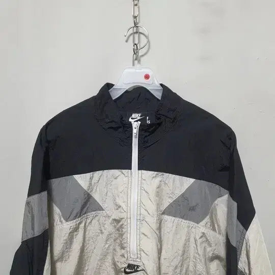 [BUNJANG] Nike Men's Spring/Autumn Anorak Windbreaker - Ivory/Black (2020 Model) / 0048) 나이키 남성 춘추 아노락 바람막이 M 20년식