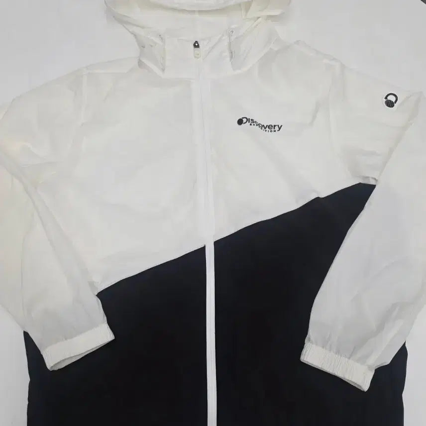 [BUNJANG] Discovery Expedition Lightweight Windbreaker Jacket (Size 95) / [상태좋음] 디스커버리 바람막이(95)