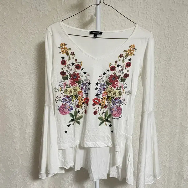 [BUNJANG] Denny Rose Flower Print Bell Sleeve Top / DENNY ROSE 플라워 프린트 벨 슬리브 탑